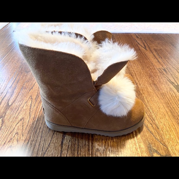 UGG Isley Water Resistant Boots - Girl's - size 5 - Picture 3 of 7